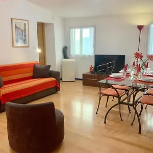 Apartment Very Cosy Flat In Heart Of Old Town Of Near